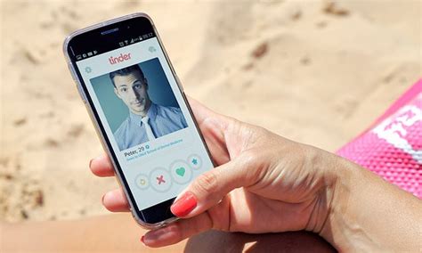 dating app swipe